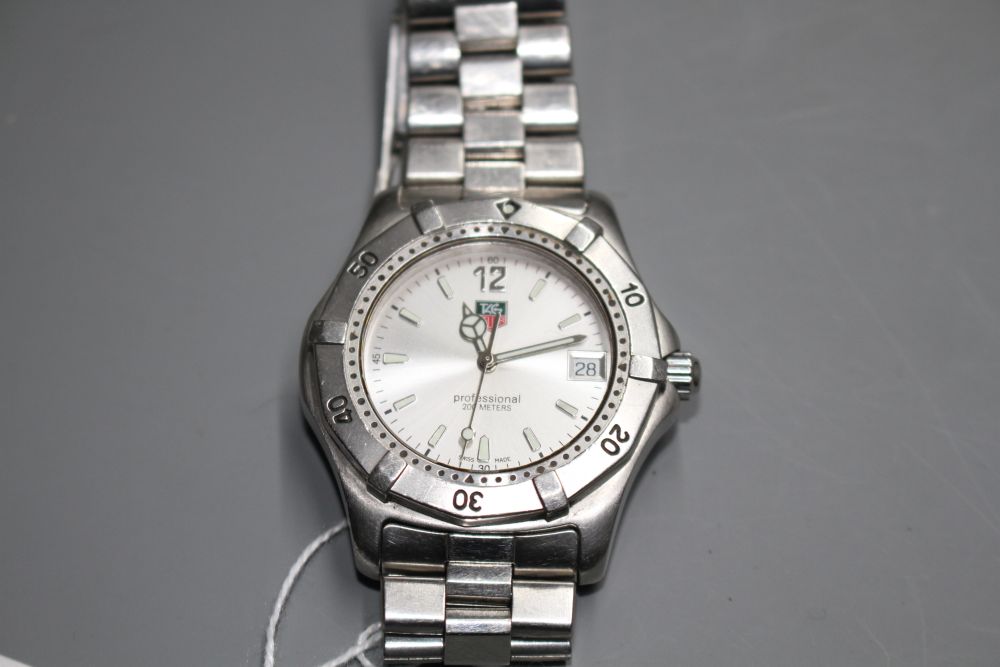 A gentlemans stainless steel Tag Heuer Professional quartz wrist watch, on steel Tag bracelet.